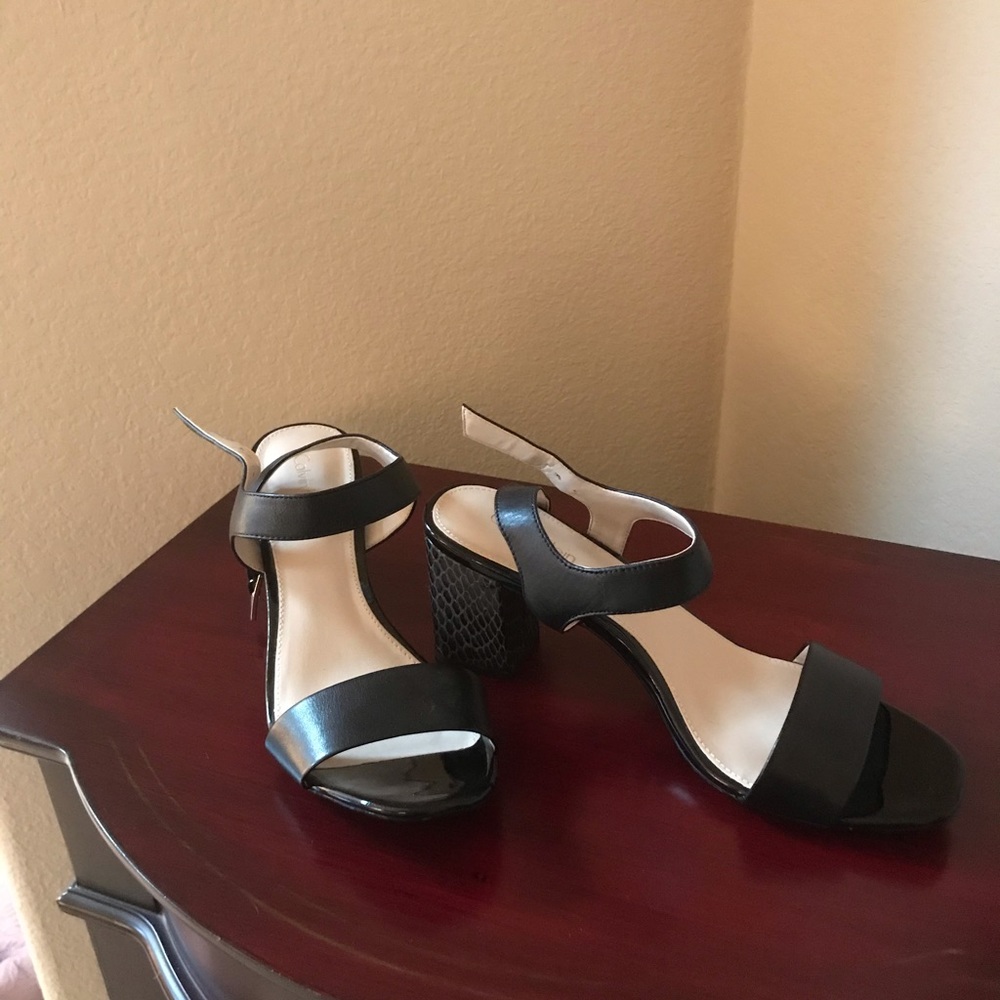 Black leather/ snakeskin low heels